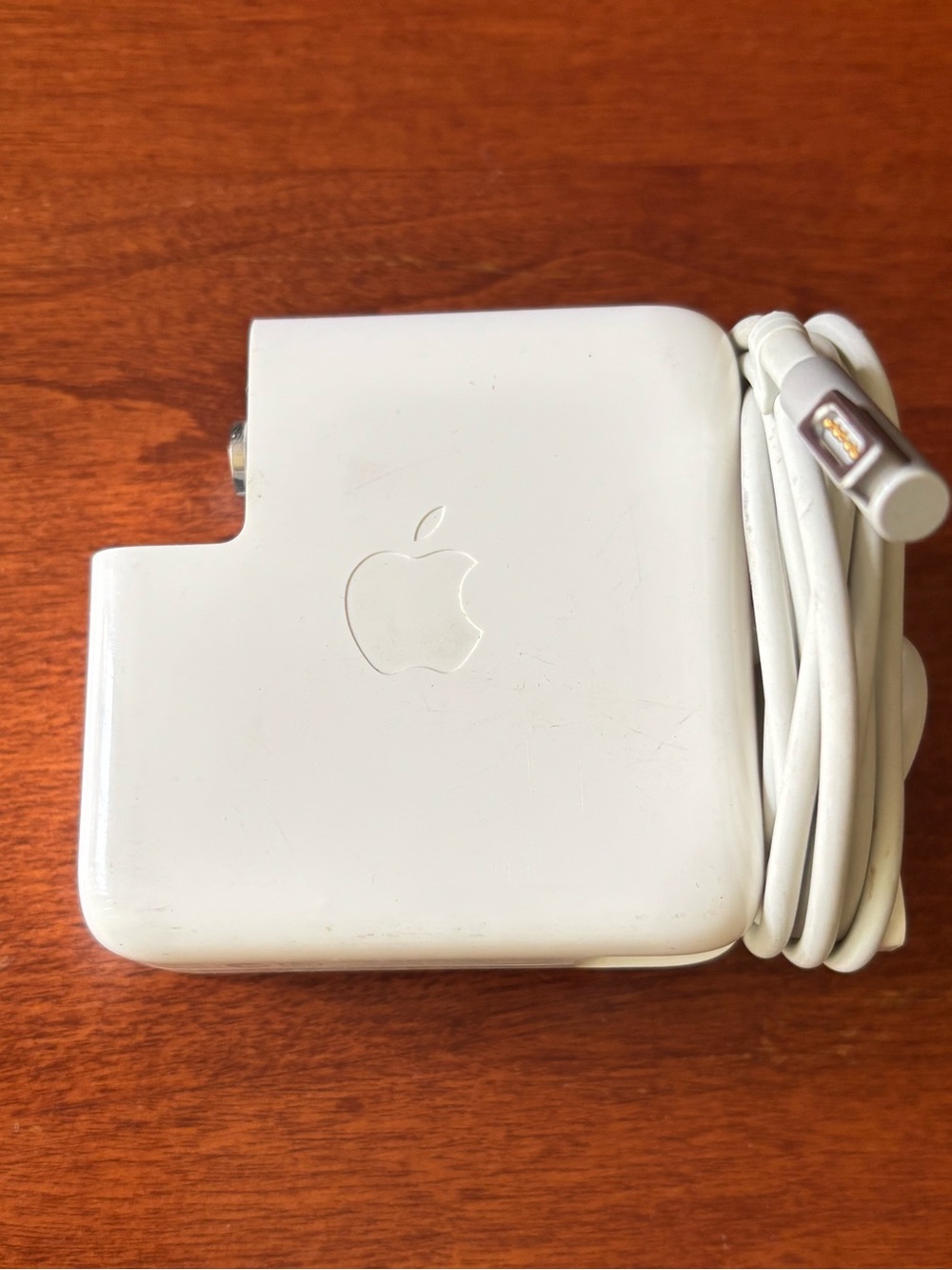Apple MagSafe power adapter with a fold-out wall plug duckhead attachment - Picture 7 of 10